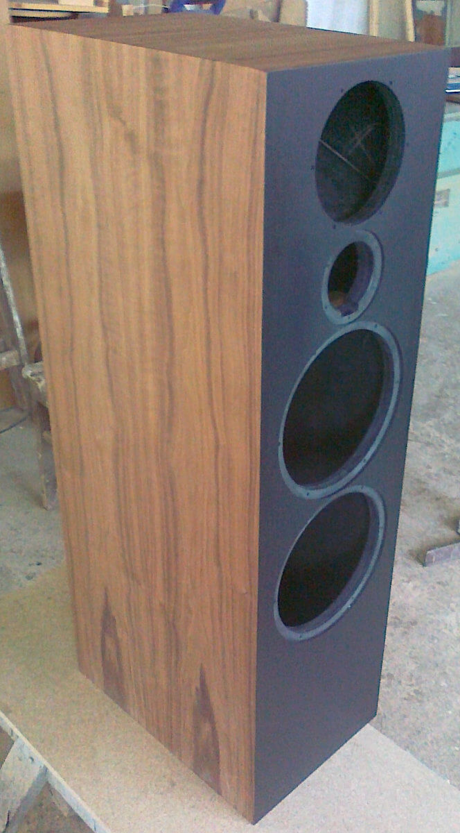 Obudowy kolumn głośnikowych