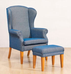 fotel Uszak kominkowy i podnóżek